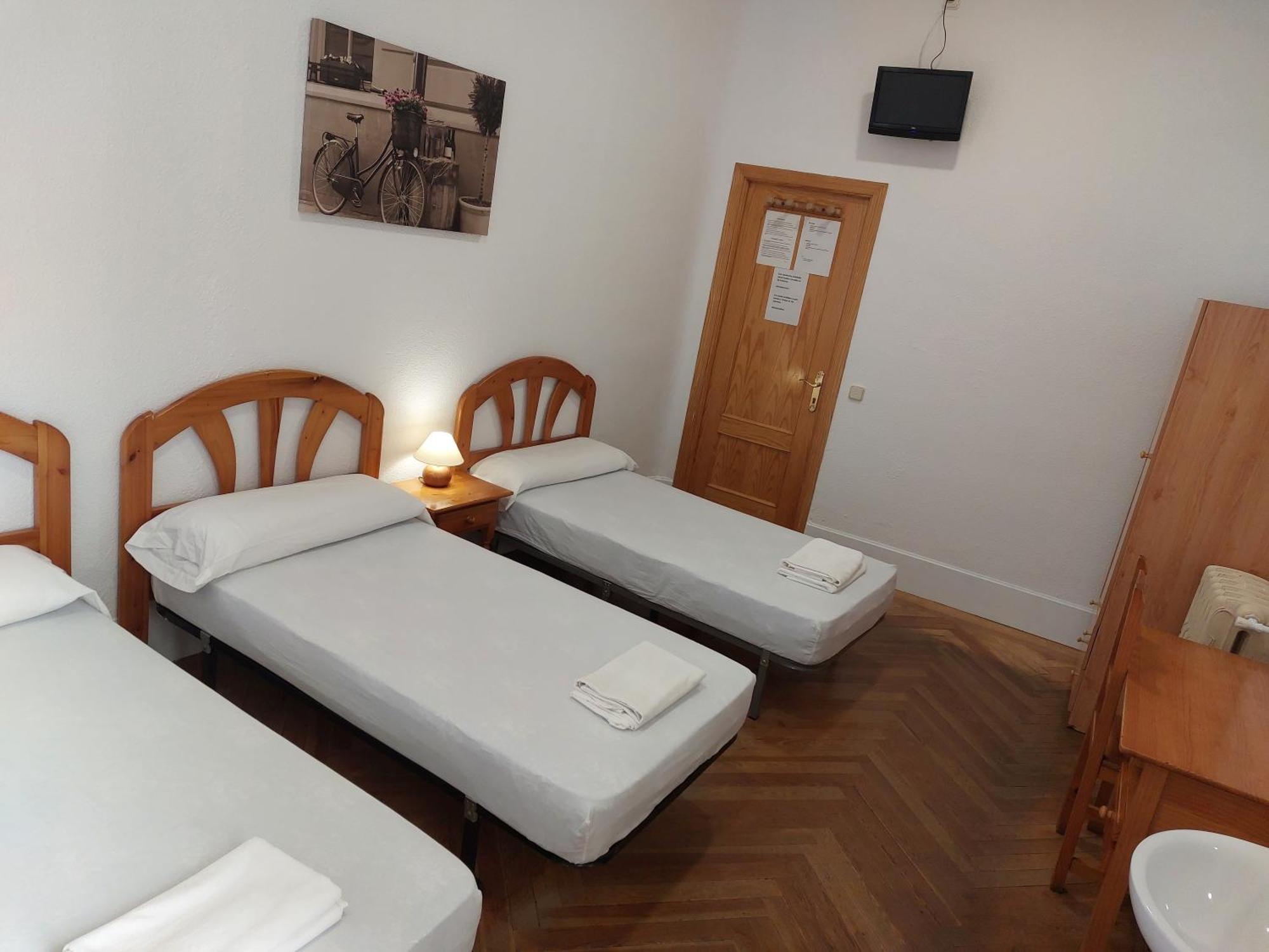 Hostal Miralva Madrid Dış mekan fotoğraf