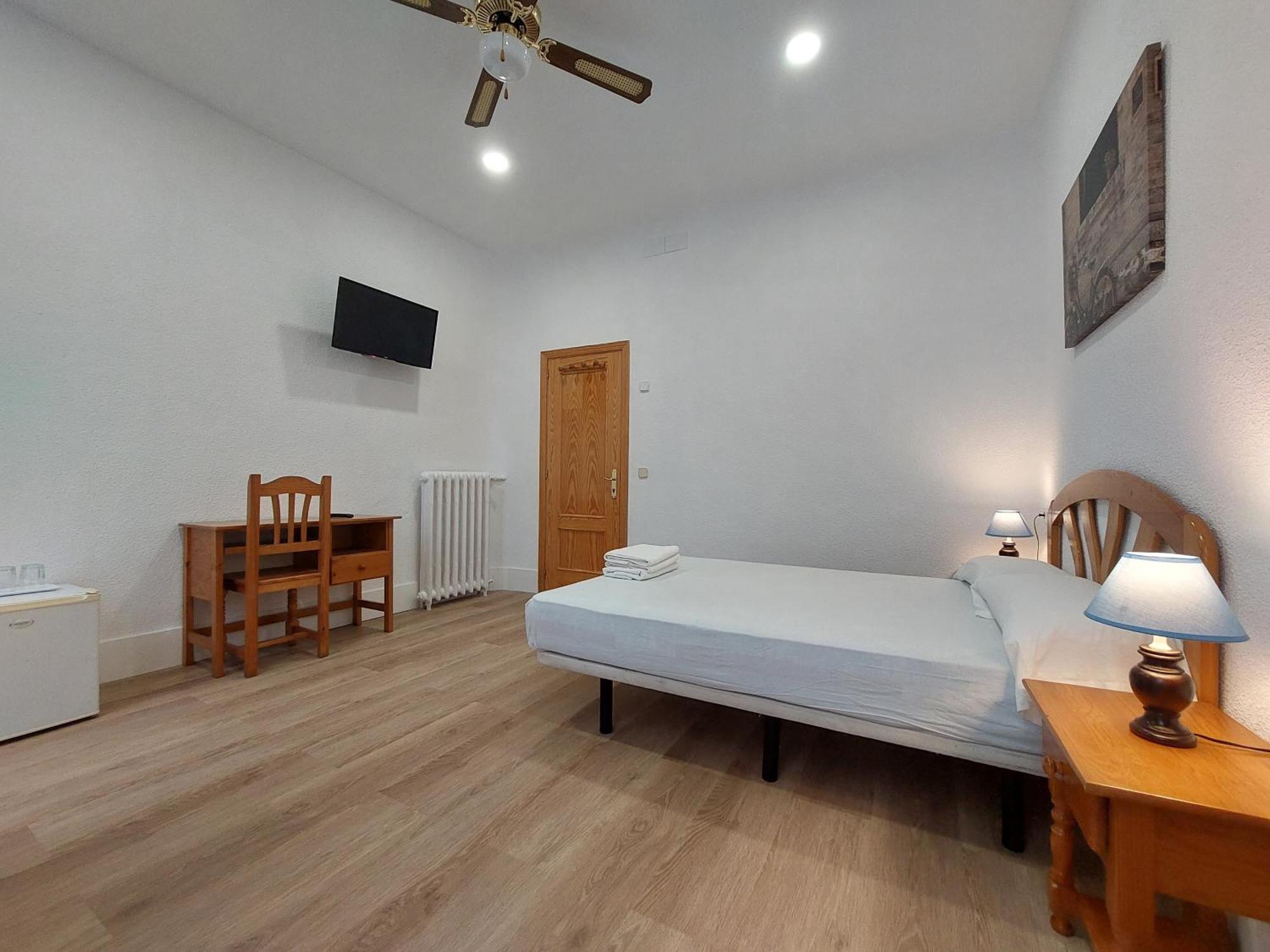 Hostal Miralva Madrid Dış mekan fotoğraf