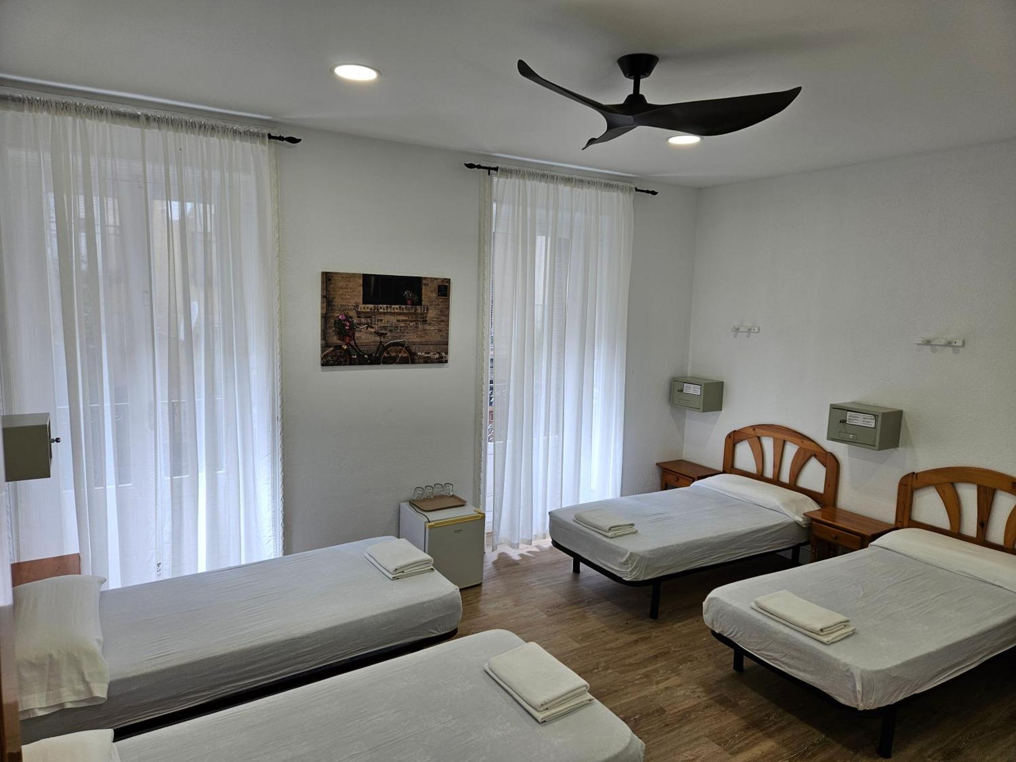 Hostal Miralva Madrid Dış mekan fotoğraf