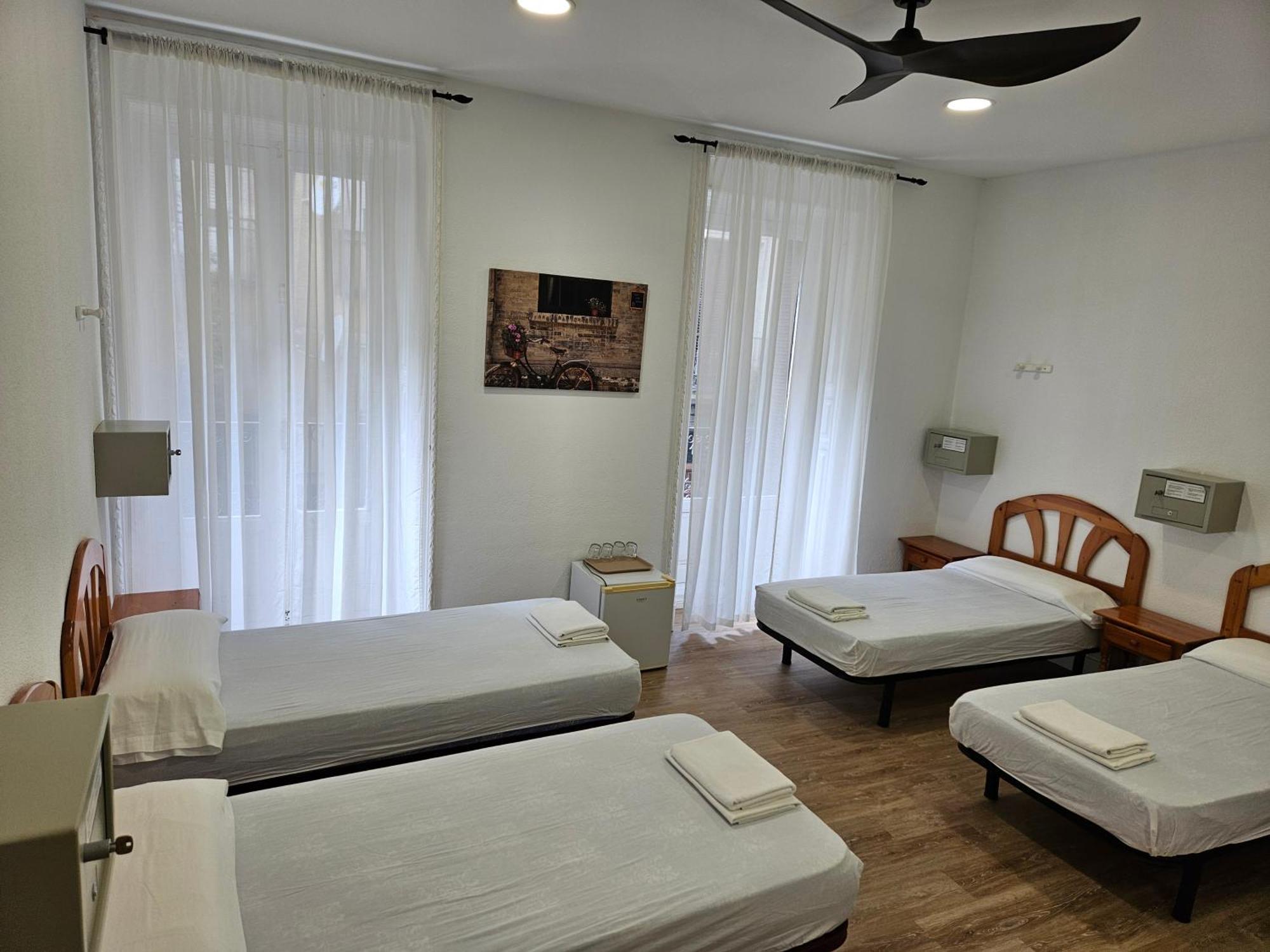 Hostal Miralva Madrid Dış mekan fotoğraf