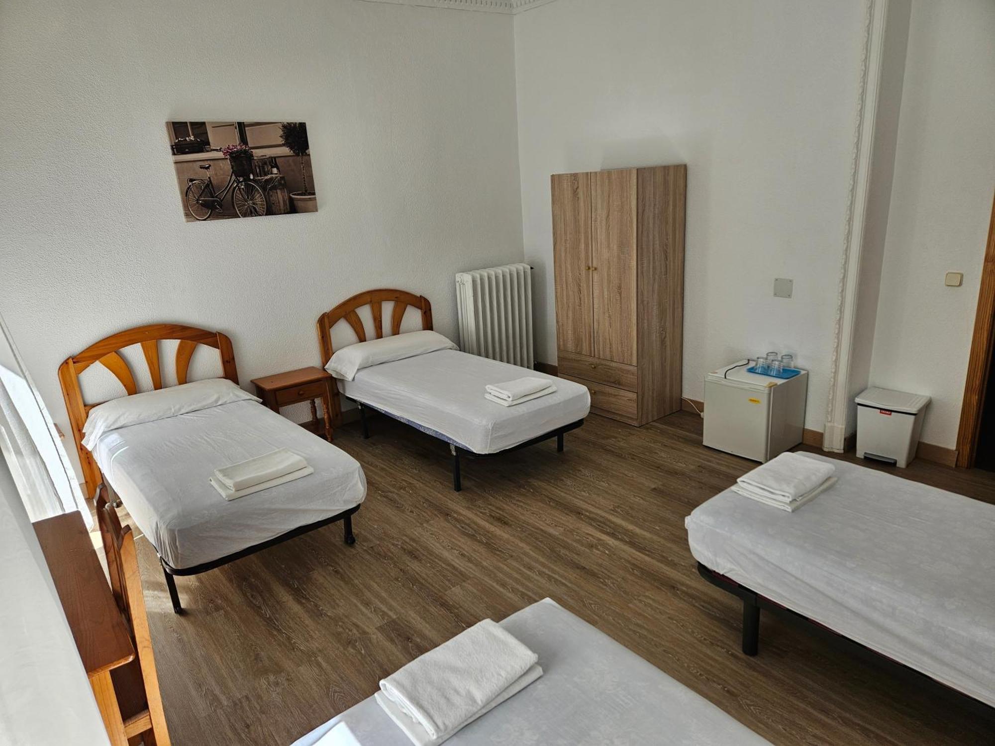 Hostal Miralva Madrid Dış mekan fotoğraf