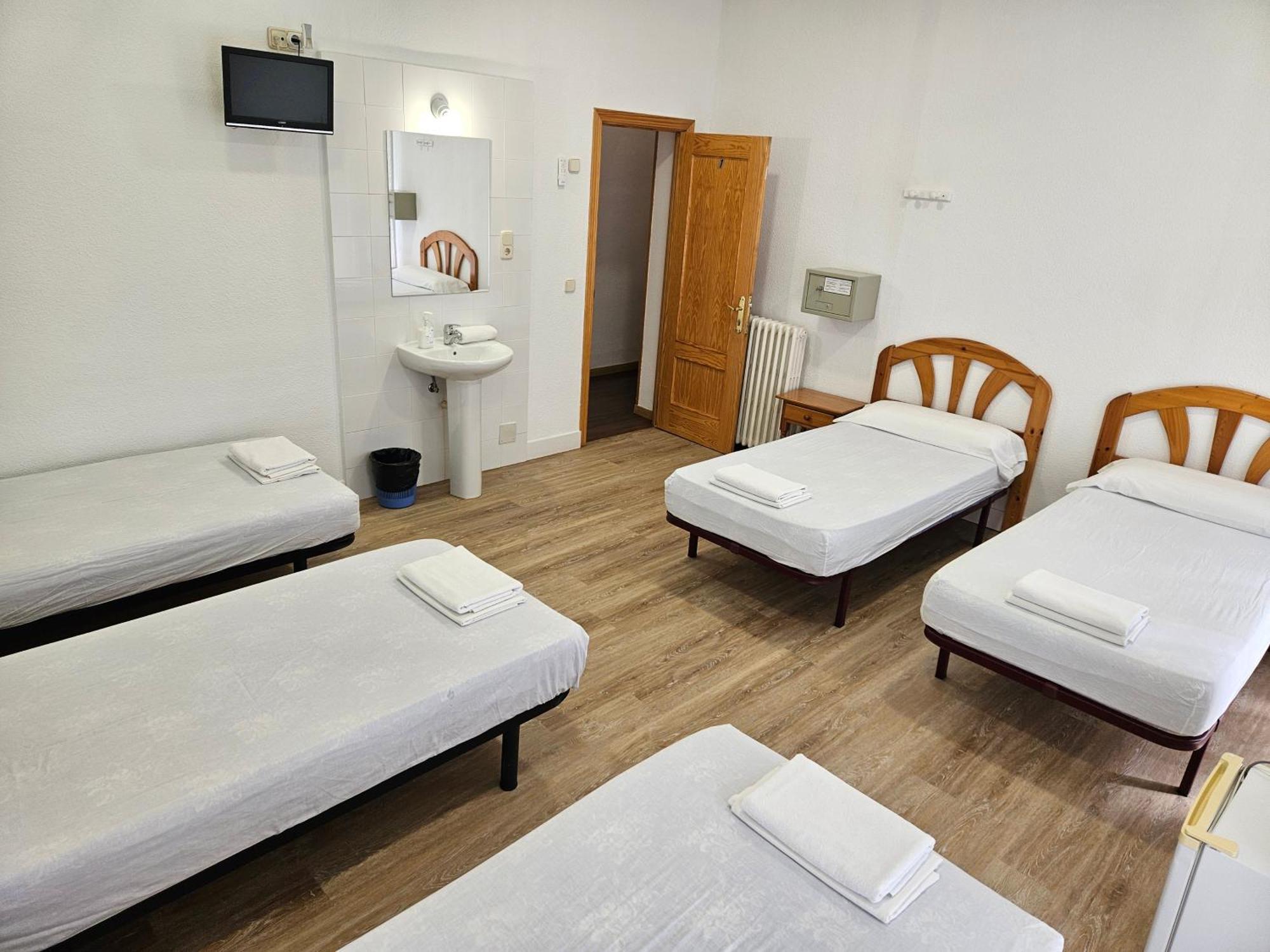 Hostal Miralva Madrid Dış mekan fotoğraf