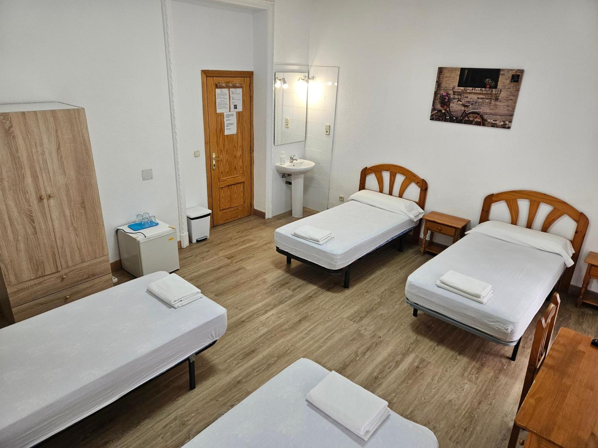 Hostal Miralva Madrid Dış mekan fotoğraf